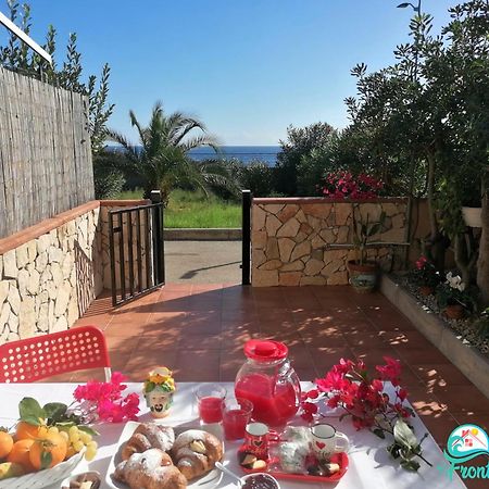 Willa Casa Fronte Mare Santa Teresa Di Riva Zewnętrze zdjęcie