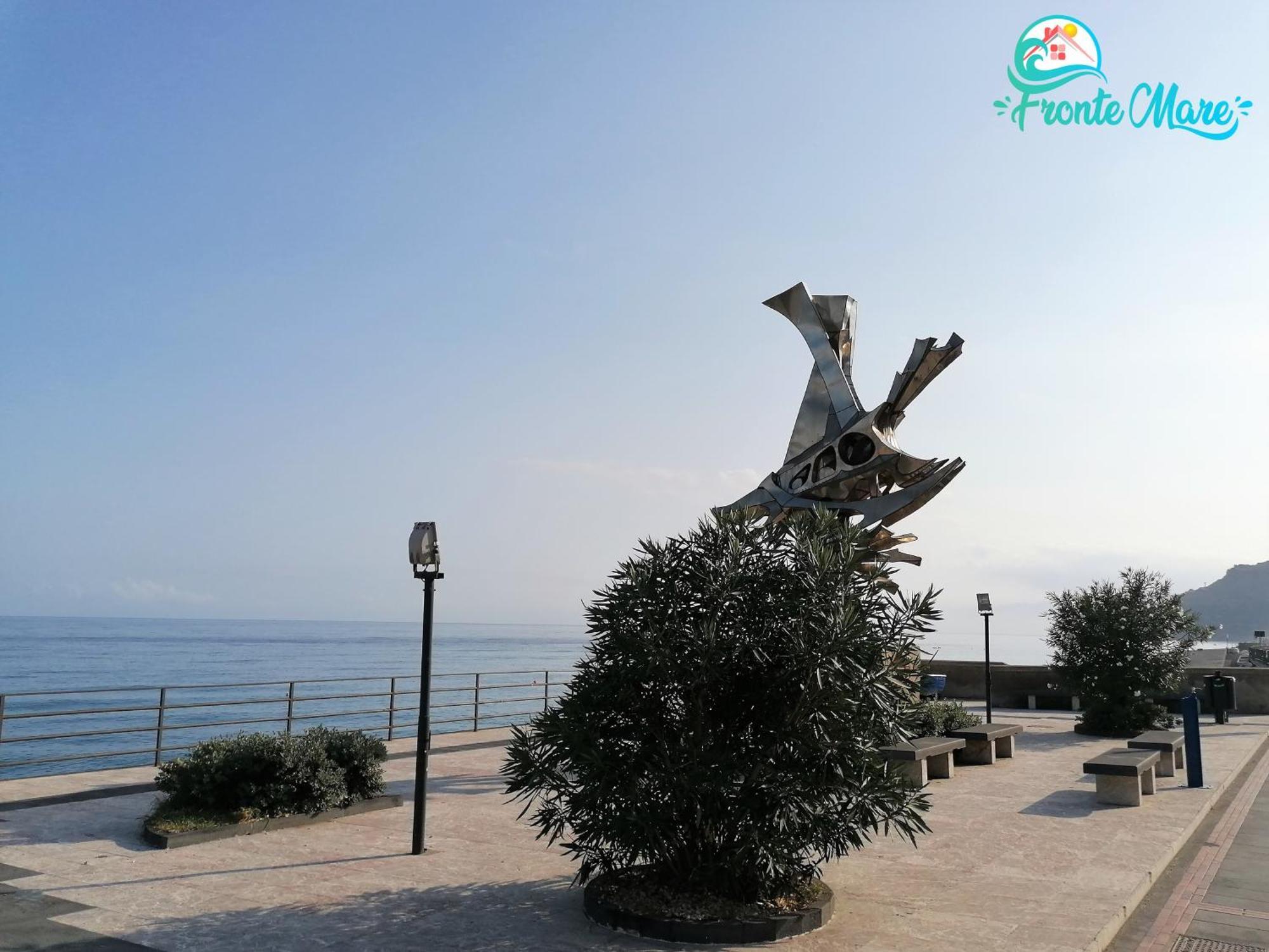 Willa Casa Fronte Mare Santa Teresa Di Riva Zewnętrze zdjęcie