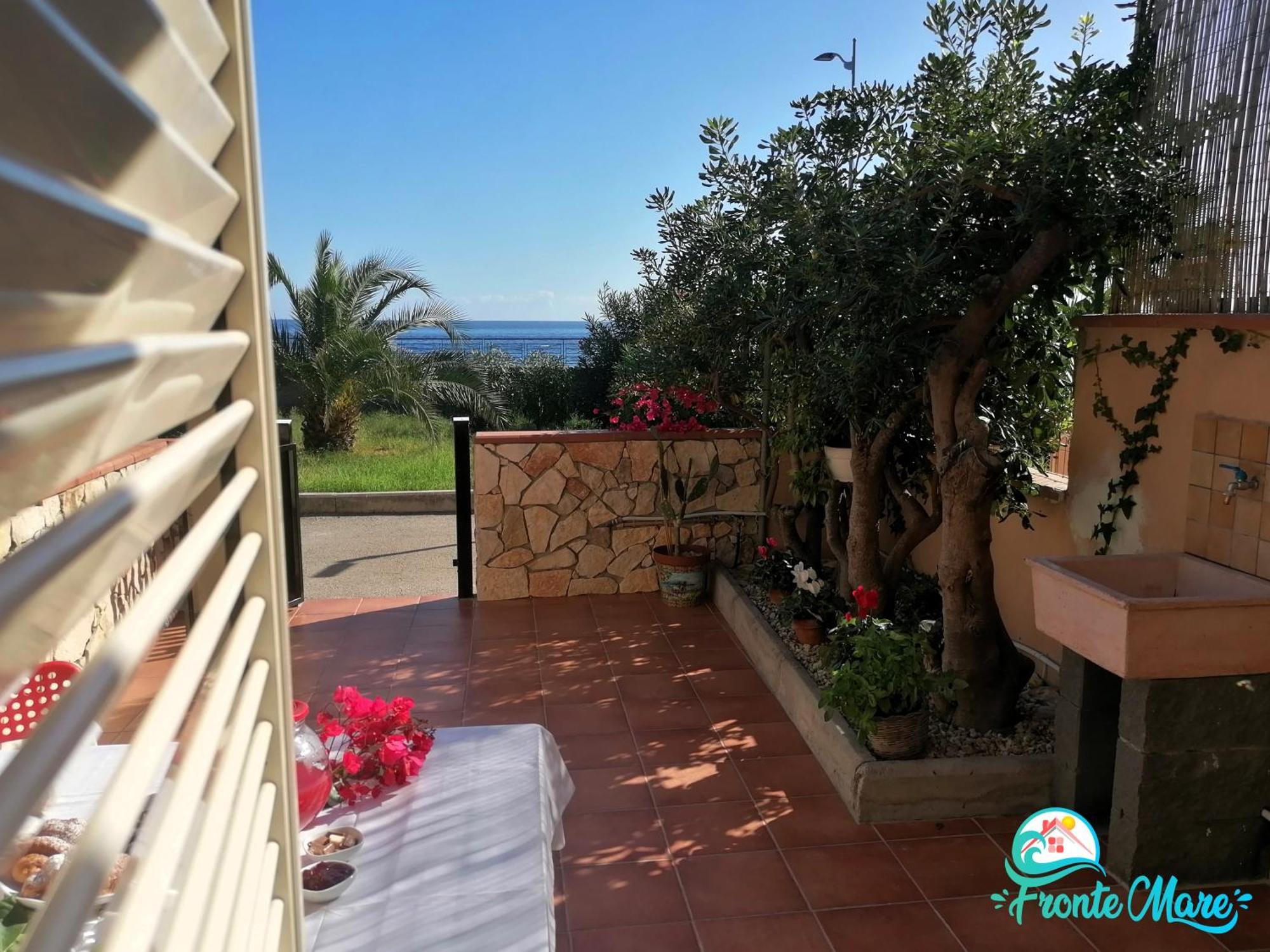 Willa Casa Fronte Mare Santa Teresa Di Riva Zewnętrze zdjęcie