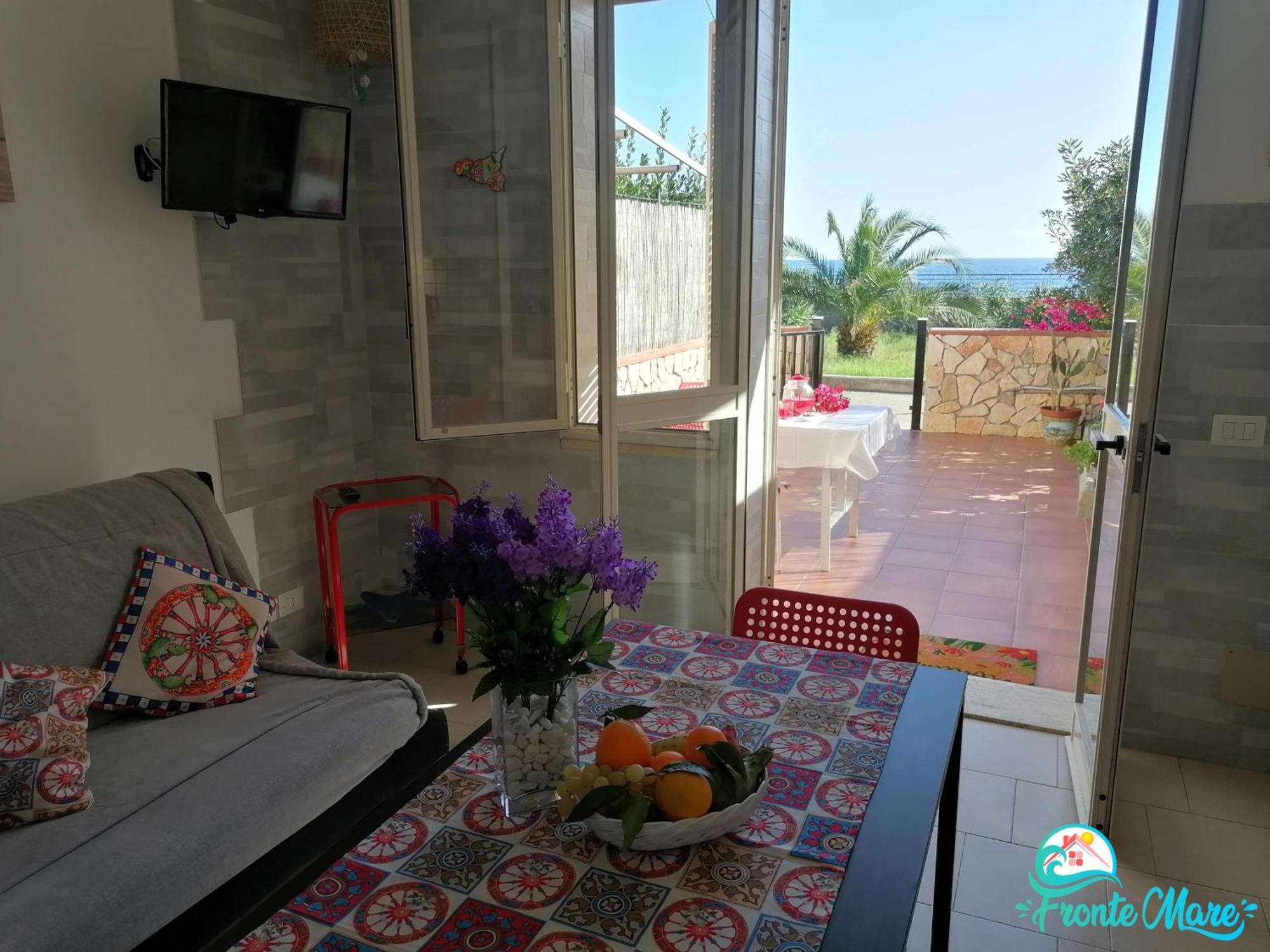 Willa Casa Fronte Mare Santa Teresa Di Riva Zewnętrze zdjęcie
