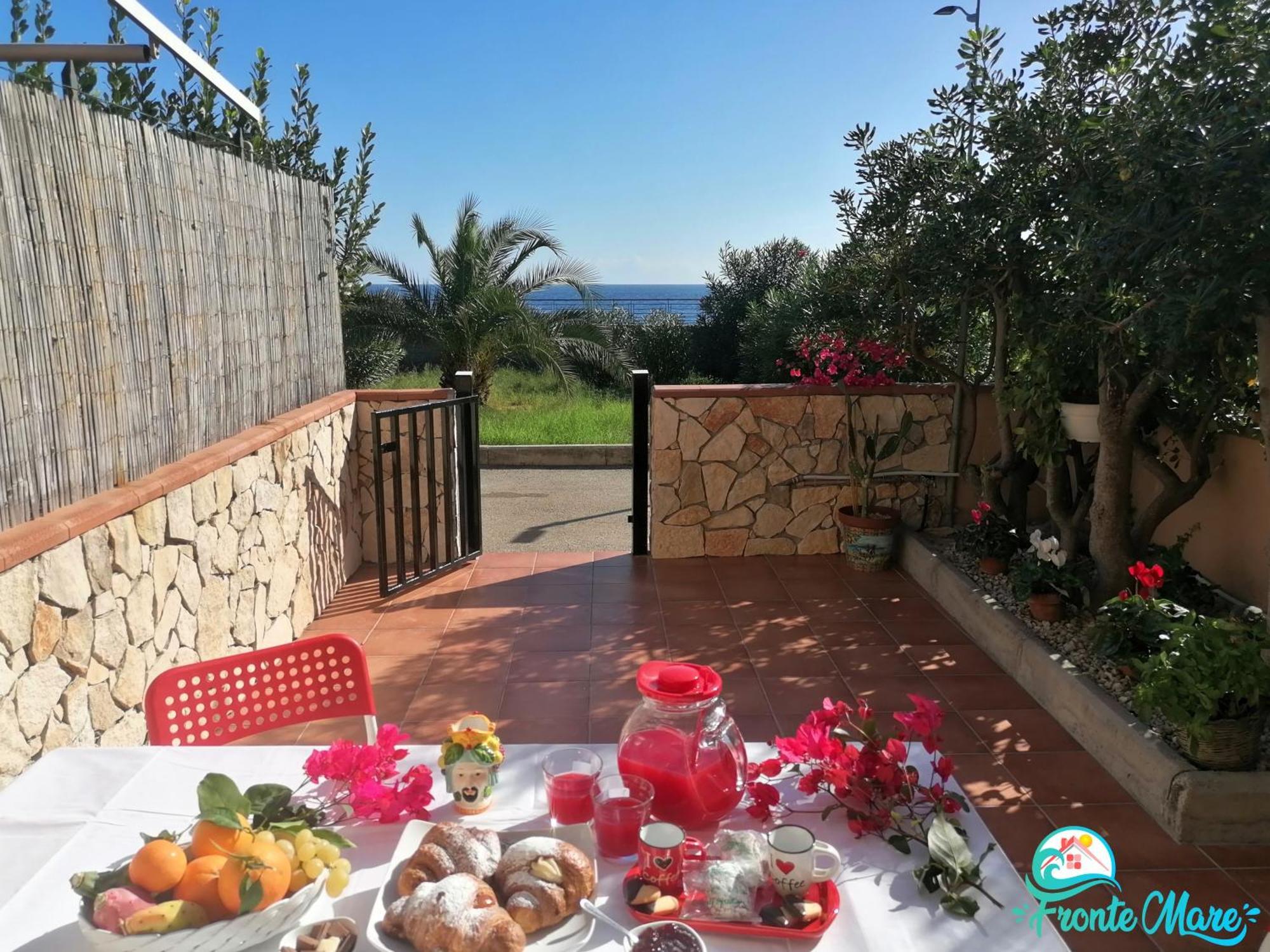 Willa Casa Fronte Mare Santa Teresa Di Riva Zewnętrze zdjęcie